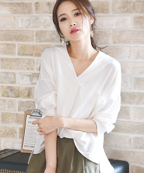 Luz Llena（ラズレナ）の「[贅沢ジョーゼット]ドロップショルダー・スキッパーシャツ（シャツ/ブラウス・レディース・オレンジ/オフホワイト/グレイッシュベージュ/ネイビー/ピンク・MEDIUM）」の21枚目の写真