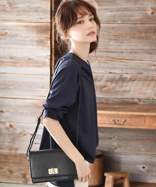 Luz Llena（ラズレナ）の「[贅沢ジョーゼット]ドロップショルダー・スキッパーシャツ（シャツ/ブラウス・レディース・オレンジ/オフホワイト/グレイッシュベージュ/ネイビー/ピンク・MEDIUM）」の19枚目の写真