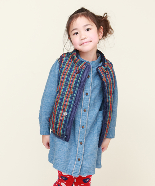 RAGMART(ラグマート)の「ダンガリーバンドカラーワンピース(ワンピース・キッズ・サックスブルー/グレー・130cm/120cm/100cm/110cm)」の1枚目の写真