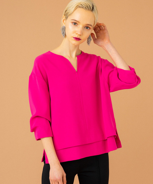 UNITED TOKYO(ユナイテッドトウキョウ)の「Vネックタックブラウス(シャツ/ブラウス・レディース・ブラック/ピンク/アイボリー/ライトベージュ/ブルー・1)」の5枚目の写真