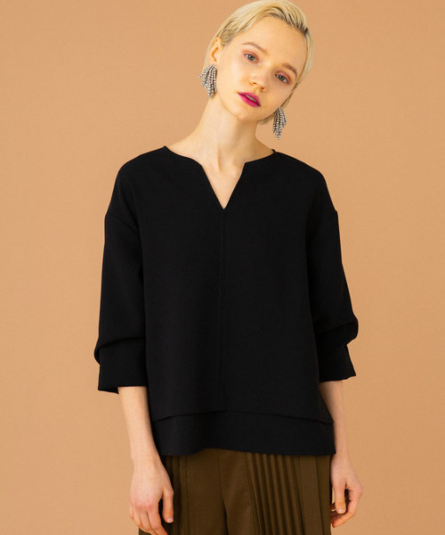 UNITED TOKYO(ユナイテッドトウキョウ)の「Vネックタックブラウス(シャツ/ブラウス・レディース・ブラック/ピンク/アイボリー/ライトベージュ/ブルー・1)」の3枚目の写真