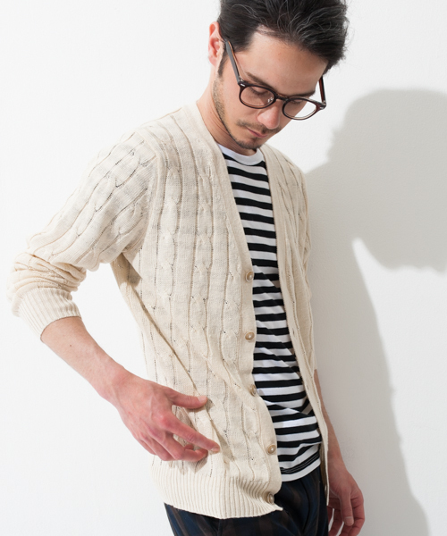 green label relaxing(グリーンレーベルリラクシング)の「LINEN CABLE V/カーディガン 7G ◆(カーディガン/ボレロ・メンズ・オフホワイト/コバルトブルー・SMALL/MEDIUM/LARGE)」の2枚目の写真
