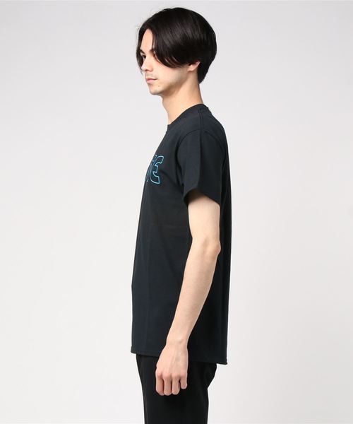 IN THE HOUSE（インザハウス）の「UNISEX 蛍光LOGO TEE2 ロゴ Tシャツ 0016 男女兼用（Tシャツ/カットソー・メンズ・パープル/ピンク/ブルー・SMALL/MEDIUM）」の5枚目の写真
