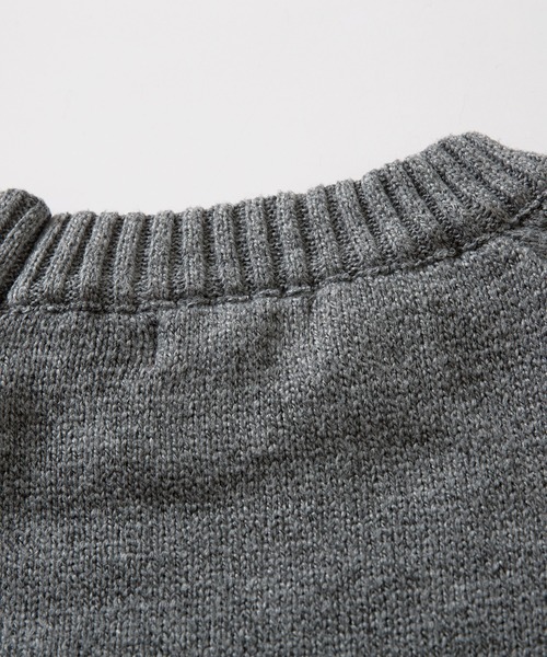 aimoha（アイモハ）の「モックネックエルボーパッチ ニットセーター (AW)（ニット/セーター・メンズ・グレー/レッド/ブルー/キャメル/オフホワイト/スミクロ/ブラック×グリーン・MEDIUM/LARGE/X-LARGE/XX-LARGE/XXXX-LARGE/XXXXX-LARGE/XXX-LARGE）」の14枚目の写真