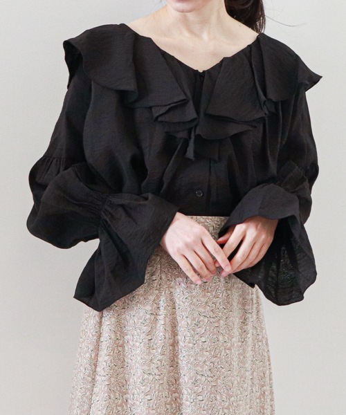 archives(アルシーヴ)の「ラッフルブラウス(シャツ/ブラウス・レディース・オフホワイト/グリーン/ブラック/シルバーグレー・MEDIUM)」の3枚目の写真