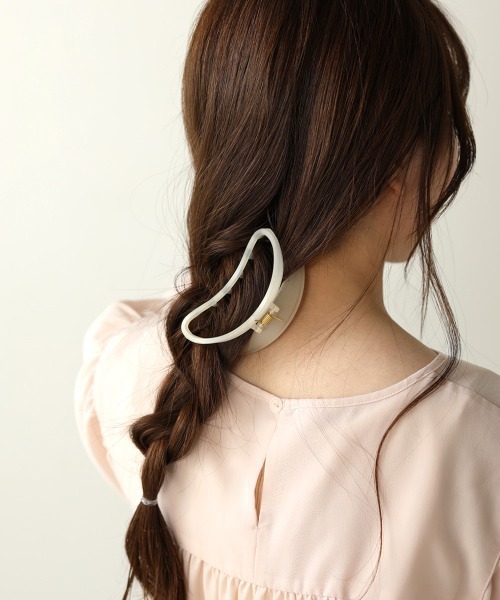 Bab(バブ)の「【WEB限定】ニュアンスカーブヘアクリップ(バレッタ/ヘアクリップ・レディース・グレー/オフホワイト/カーキ/ピンク/モカ・ONESIZE)」の2枚目の写真