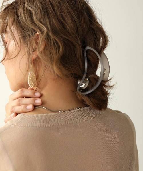 Bab(バブ)の「【WEB限定】ニュアンスカーブヘアクリップ(バレッタ/ヘアクリップ・レディース・グレー/オフホワイト/カーキ/ピンク/モカ・ONESIZE)」の8枚目の写真