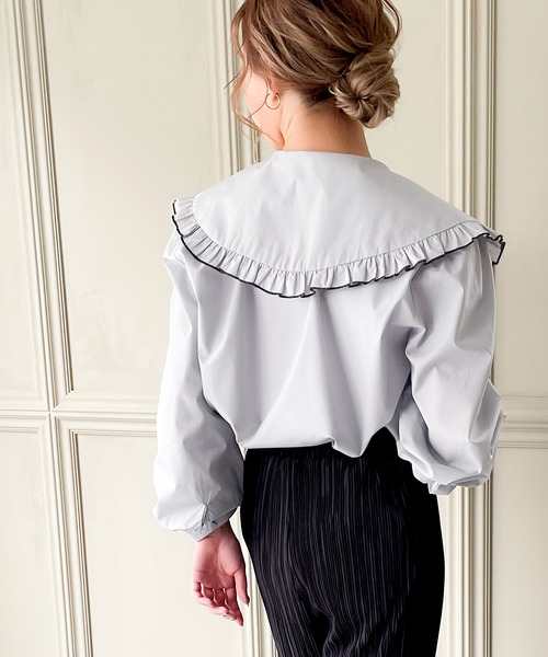 JUNOAH（ジュノア）の「配色ラインビッグフリルカラーシャツ（シャツ/ブラウス・レディース・ホワイト/ライトグレー・FREE）」の9枚目の写真