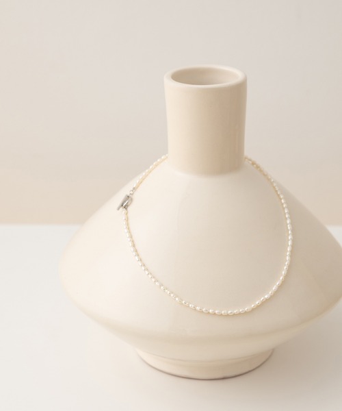 ADAM ET ROPE'(アダムエロペ)の「【LES BIJOUX】淡水パールショートネックレス小(ネックレス・レディース・オフホワイト・FREE)」の1枚目の写真