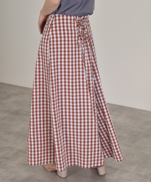 w closet（ダブルクローゼット）の「ギンガム後レースアップスカート（スカート・レディース・ブラック/レンガ・FREE）」の2枚目の写真