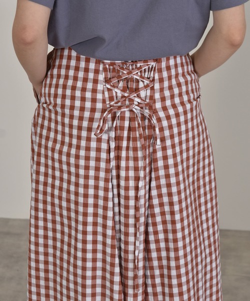 w closet（ダブルクローゼット）の「ギンガム後レースアップスカート（スカート・レディース・ブラック/レンガ・FREE）」の7枚目の写真