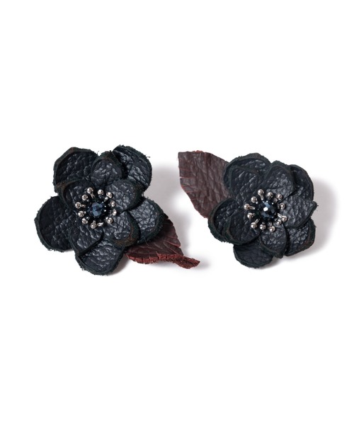 大人の色気にドキッ♪【MiuMiu】レザー フラワー イヤリング LAYMEE(レイミー)の「Leather flower 2way earring / レザー