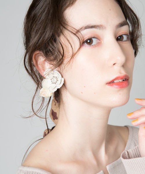 LAYMEE（レイミー）の「Leather flower 2way earring / レザーフラワー