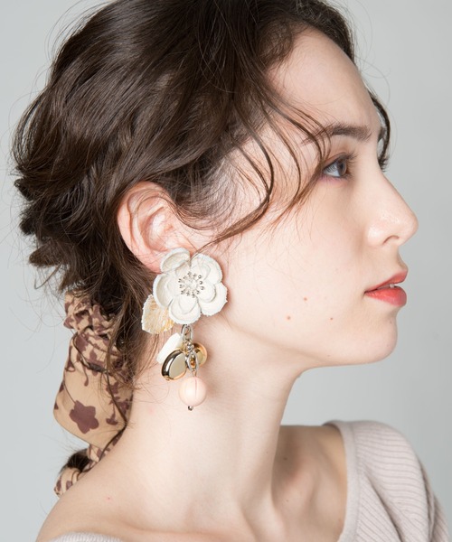 LAYMEE（レイミー）の「Leather flower 2way earring / レザーフラワー