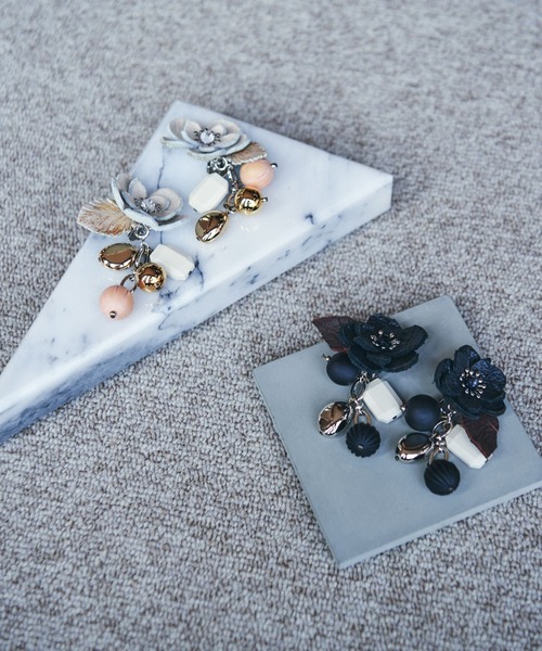 LAYMEE（レイミー）の「Leather flower 2way earring / レザーフラワー