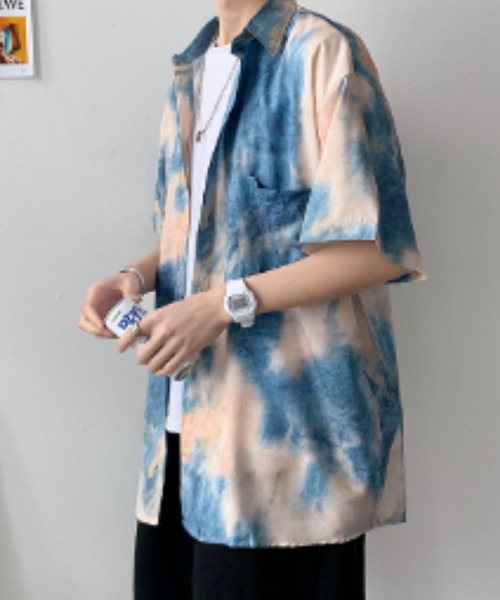 MGV（エムジーヴィー）の「タイダイプリントSSシャツ（シャツ/ブラウス・メンズ・レッド/ブルー・MEDIUM/LARGE/X-LARGE）」の2枚目の写真