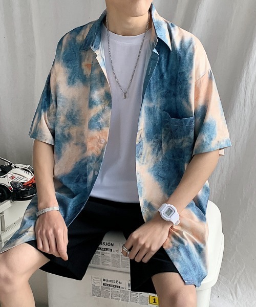 MGV（エムジーヴィー）の「タイダイプリントSSシャツ（シャツ/ブラウス・メンズ・レッド/ブルー・MEDIUM/LARGE/X-LARGE）」の3枚目の写真