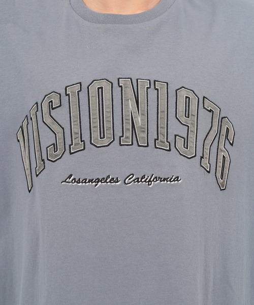 VISION STREET WEAR（ヴィジョンストリートウェア）の「【VISION STREET  WEAR/ヴィジョンストリートウェア】カレッジロゴ サテンワッペン半袖Tシャツ（Tシャツ/カットソー・メンズ・ホワイト/ブラック/グリーン/ブルーグレー・M/L/XL）」の8枚目の写真