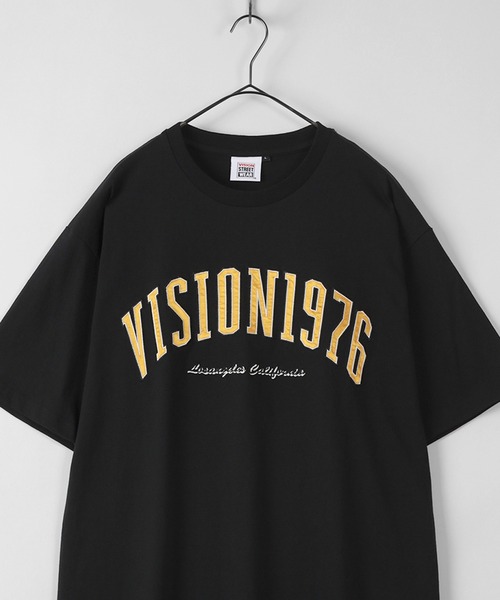 VISION STREET WEAR（ヴィジョンストリートウェア）の「【VISION STREET  WEAR/ヴィジョンストリートウェア】カレッジロゴ サテンワッペン半袖Tシャツ（Tシャツ/カットソー・メンズ・ホワイト/ブラック/グリーン/ブルーグレー・M/L/XL）」の20枚目の写真