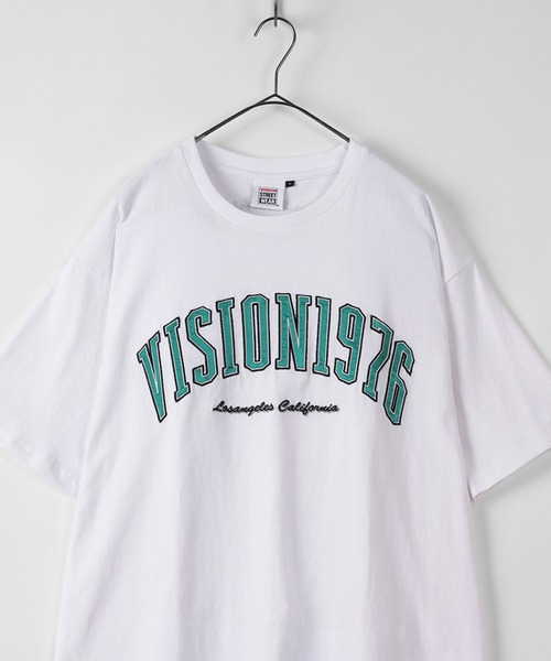 VISION STREET WEAR（ヴィジョンストリートウェア）の「【VISION STREET  WEAR/ヴィジョンストリートウェア】カレッジロゴ サテンワッペン半袖Tシャツ（Tシャツ/カットソー・メンズ・ホワイト/ブラック/グリーン/ブルーグレー・M/L/XL）」の19枚目の写真