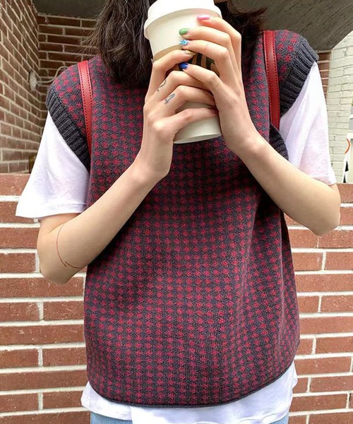 Jewelobe（ジュエローブ）の「オーバーサイズハーリキンチェックニットベスト（ベスト・レディース・ネイビー/ブラック/オフホワイト・FREE）」の3枚目の写真