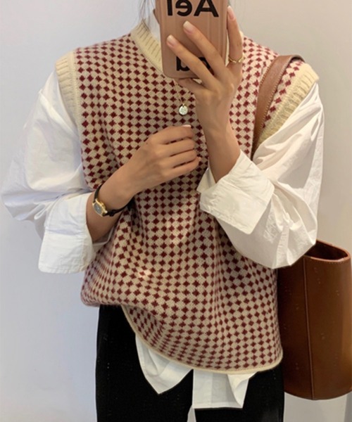 Jewelobe（ジュエローブ）の「オーバーサイズハーリキンチェックニットベスト（ベスト・レディース・ネイビー/ブラック/オフホワイト・FREE）」の2枚目の写真