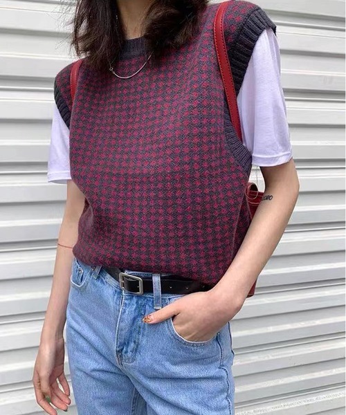 Jewelobe（ジュエローブ）の「オーバーサイズハーリキンチェックニットベスト（ベスト・レディース・ネイビー/ブラック/オフホワイト・FREE）」の5枚目の写真