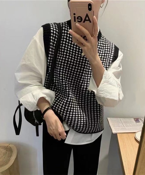 Jewelobe（ジュエローブ）の「オーバーサイズハーリキンチェックニットベスト（ベスト・レディース・ネイビー/ブラック/オフホワイト・FREE）」の11枚目の写真
