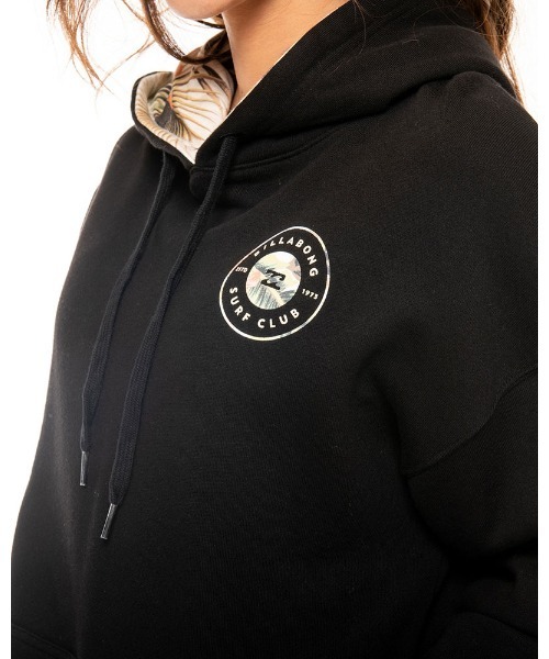 BILLABONG(ビラボン)の「BILLABONG レディース PATTERN CIRCLE LOGO パーカー 【2021年秋冬モデル】/ビラボンレディーススウェット(パーカー・レディース・ブラック/ベージュ/オフホワイト・MEDIUM/LARGE)」の14枚目の写真