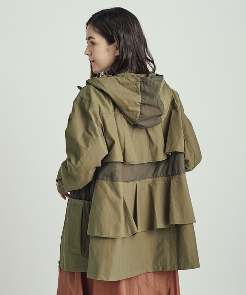 DRWCYS（ドロシーズ）の「バックフリルミリタリーブルゾン（ミリタリージャケット・レディース・カーキ/キャメル・FREE）」の14枚目の写真