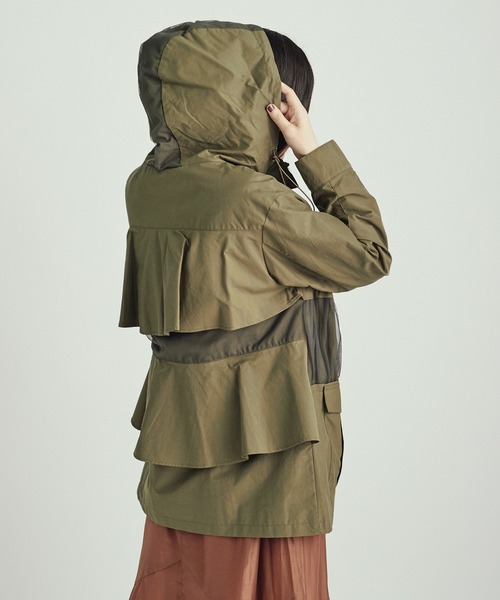 DRWCYS（ドロシーズ）の「バックフリルミリタリーブルゾン（ミリタリージャケット・レディース・カーキ/キャメル・FREE）」の19枚目の写真