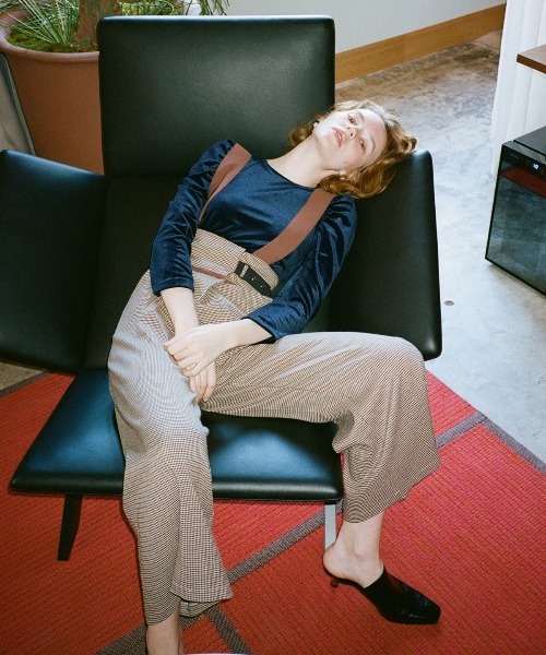 REDYAZEL(レディアゼル)の「配色サス付きワイドパンツ(その他パンツ・レディース・ベージュ系その他/ネイビー/ベージュ・MEDIUM/SMALL)」の4枚目の写真