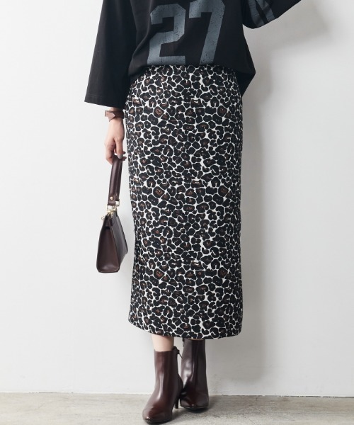CHIC STYLE(シックスタイル)の「<大きいサイズ>レオパードジャガードタイトロングスカート シックスタイル(スカート・レディース・ブラウン系/ブラック系・5/7/2/4/3/6/1)」の2枚目の写真