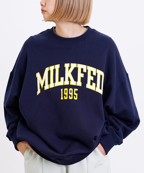 MILKFED.(ミルクフェド)の「COLLEGE SWEAT TOP(スウェット・レディース・オフホワイト/ブラック/アッシュ/ベージュ/ネイビー・ONE SIZE)」の5枚目の写真