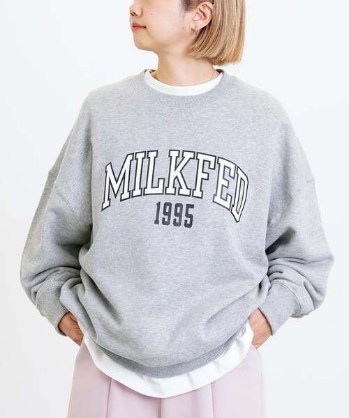 MILKFED.(ミルクフェド)の「COLLEGE SWEAT TOP(スウェット・レディース・オフホワイト/ブラック/アッシュ/ベージュ/ネイビー・ONE SIZE)」の4枚目の写真