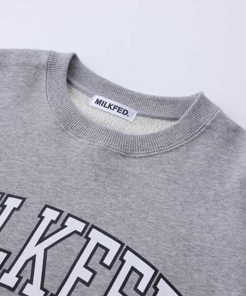 MILKFED.(ミルクフェド)の「COLLEGE SWEAT TOP(スウェット・レディース・オフホワイト/ブラック/アッシュ/ベージュ/ネイビー・ONE SIZE)」の16枚目の写真