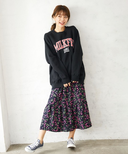 MILKFED.(ミルクフェド)の「COLLEGE SWEAT TOP(スウェット・レディース・オフホワイト/ブラック/アッシュ/ベージュ/ネイビー・ONE SIZE)」の22枚目の写真