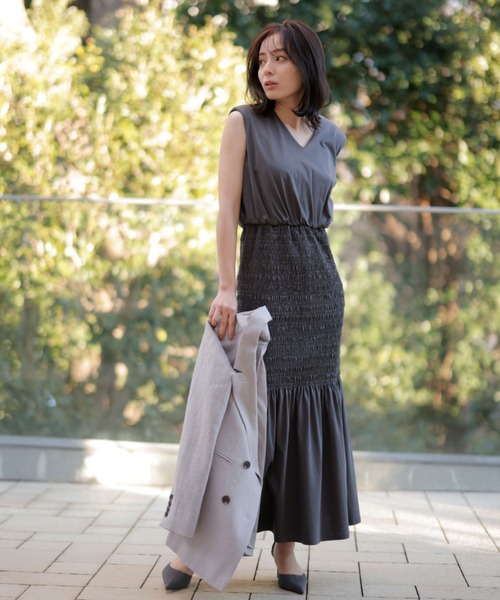 anuans（アニュアンス）の「シャーリングデザインカットワンピース  