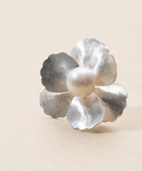 ANOH(アノー)の「【Silver925】フラワーパールピアス(ピアス(両耳用)・レディース・シルバー・FREE)」の12枚目の写真