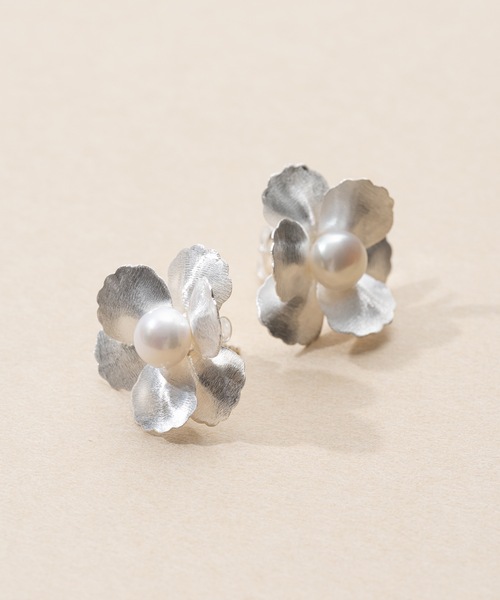 ANOH(アノー)の「【Silver925】フラワーパールピアス(ピアス(両耳用)・レディース・シルバー・FREE)」の13枚目の写真