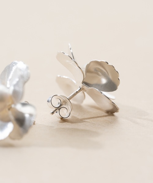 ANOH(アノー)の「【Silver925】フラワーパールピアス(ピアス(両耳用)・レディース・シルバー・FREE)」の15枚目の写真