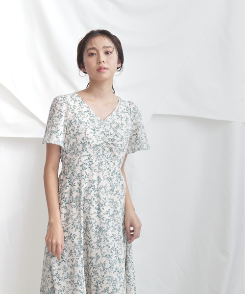 NATURAL BEAUTY BASIC（ナチュラルビューティーベーシック）の「フロントギャザーリーフプリントワンピース（ワンピース・レディース・グレー系その他/ホワイト系その他・SMALL/MEDIUM）」の13枚目の写真