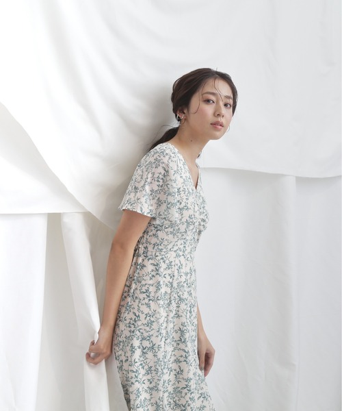 NATURAL BEAUTY BASIC（ナチュラルビューティーベーシック）の「フロントギャザーリーフプリントワンピース（ワンピース・レディース・グレー系その他/ホワイト系その他・SMALL/MEDIUM）」の12枚目の写真