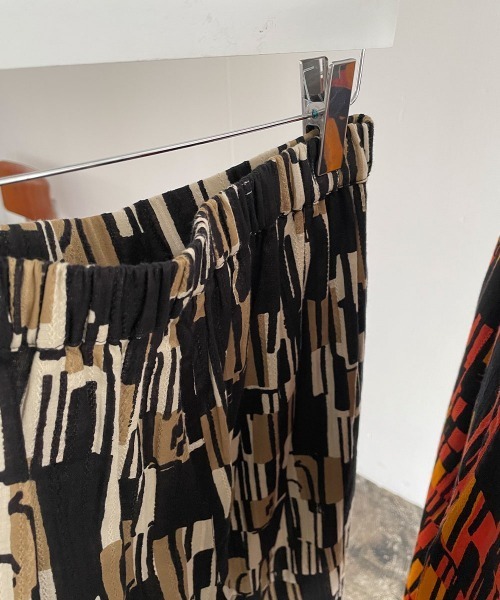 marjour（マージュール）の「GEOMETRIC PANTS（その他パンツ・レディース・ベージュ/レッド・M）」の18枚目の写真