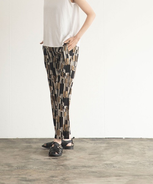 marjour（マージュール）の「GEOMETRIC PANTS（その他パンツ・レディース・ベージュ/レッド・M）」の14枚目の写真