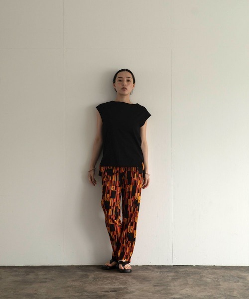 marjour（マージュール）の「GEOMETRIC PANTS（その他パンツ・レディース・ベージュ/レッド・M）」の15枚目の写真