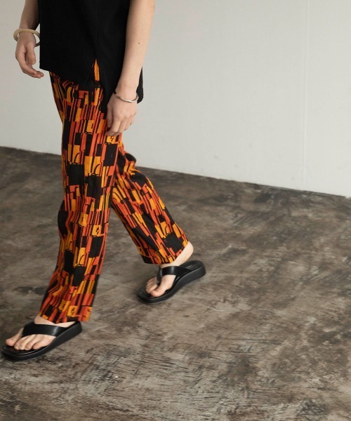 marjour（マージュール）の「GEOMETRIC PANTS（その他パンツ・レディース・ベージュ/レッド・M）」の5枚目の写真