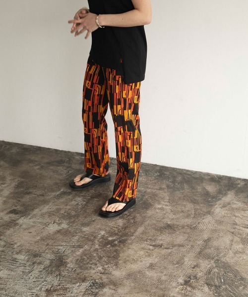 marjour（マージュール）の「GEOMETRIC PANTS（その他パンツ・レディース・ベージュ/レッド・M）」の9枚目の写真