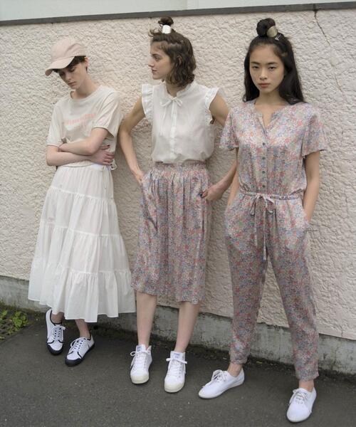 To b. by agnes b.(トゥービーバイアニエスベー)の「WS99 COMBINAISON フラワープリントコンビネゾン(つなぎ/オールインワン・レディース・ピンク・40/38/36)」の5枚目の写真
