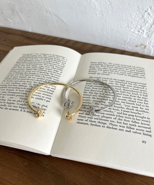 LIAN（リアン）の「ノットデザインバングル（バングル/リストバンド・レディース・シルバー/ゴールド・FREE）」の3枚目の写真